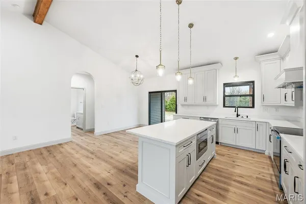 $489,900 | 102 Oak Hall Road, Jonesburg, MO 63351