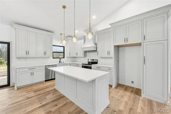 $489,900 | 102 Oak Hall Road, Jonesburg, MO 63351