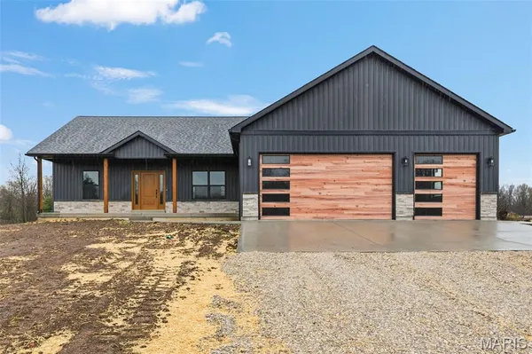 $489,900 | 102 Oak Hall Road, Jonesburg, MO 63351