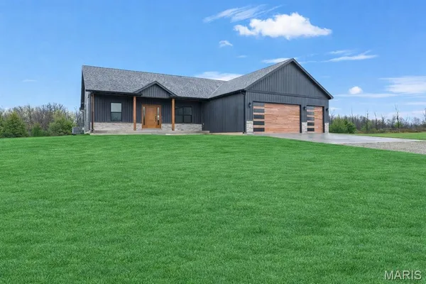 $489,900 | 102 Oak Hall Road, Jonesburg, MO 63351