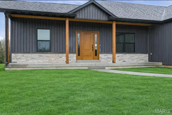 $489,900 | 102 Oak Hall Road, Jonesburg, MO 63351