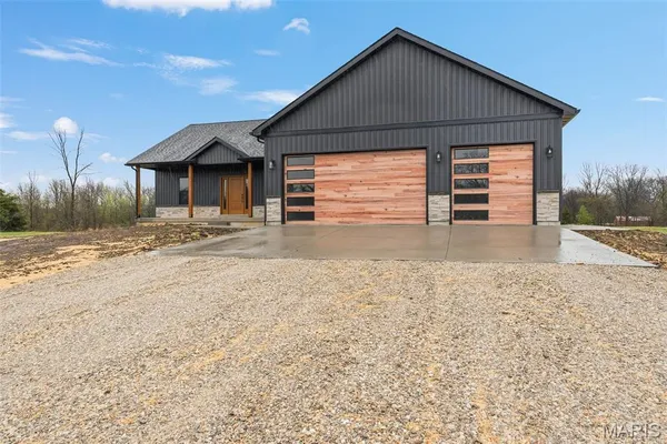 $489,900 | 102 Oak Hall Road, Jonesburg, MO 63351