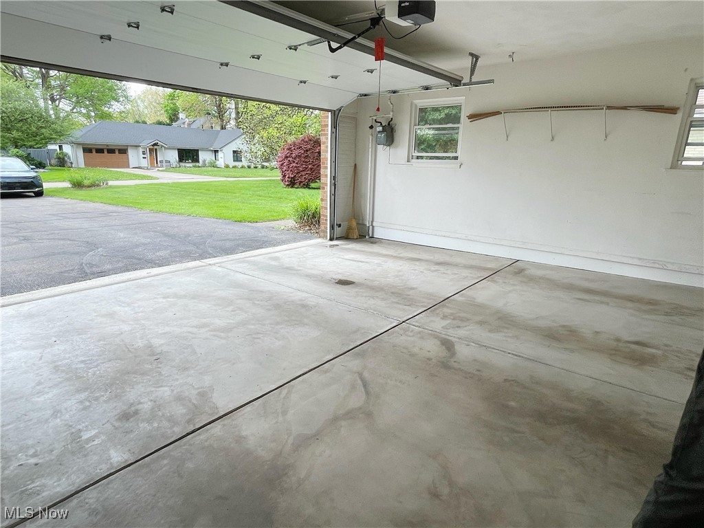 891 Sovereign Road Akron, OH 44303 - Photo 25 of 30 Large garage door opener