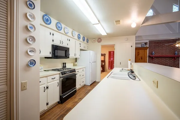 $289,000 | 565 Timber Bay Drive, Trinity, TX 75862