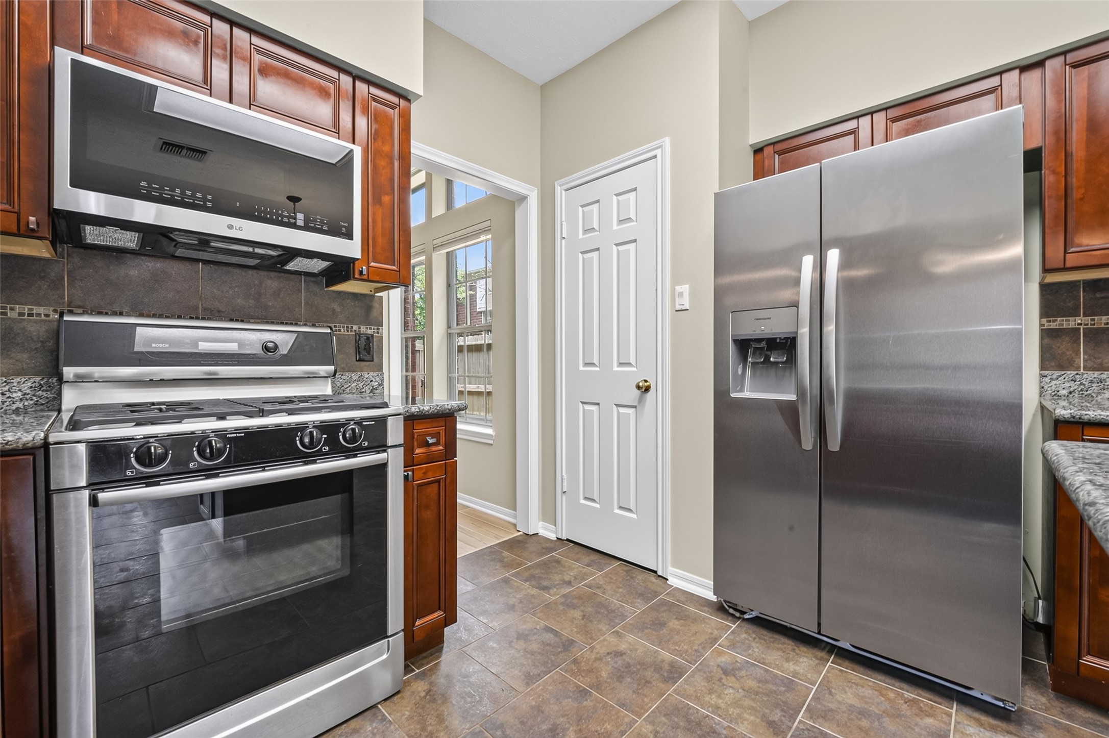 1430 Mabry Mill Road Houston, TX 77062 - Photo 11 of 39