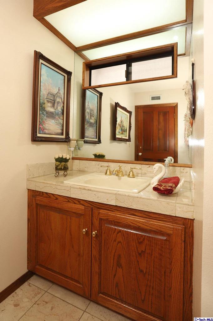 1727 Rudell Road Burbank, CA 91501 - Photo 13 of 58 Gallery Image 13