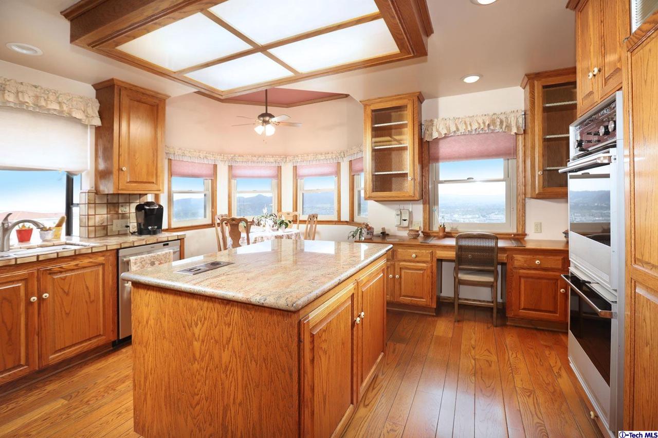 1727 Rudell Road Burbank, CA 91501 - Photo 14 of 58 Gallery Image 14