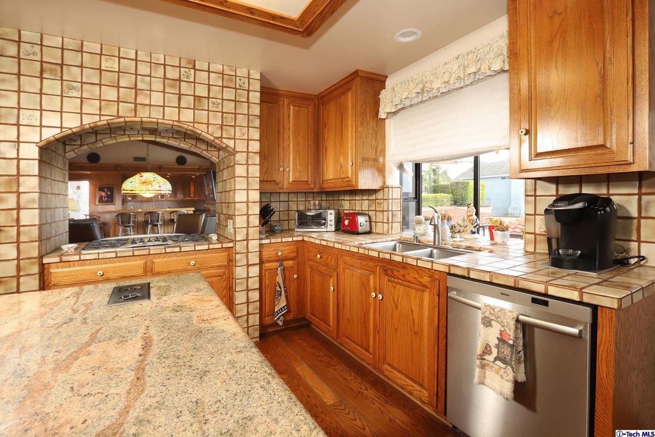 1727 Rudell Road Burbank, CA 91501 - Photo 16 of 58 Gallery Image 16
