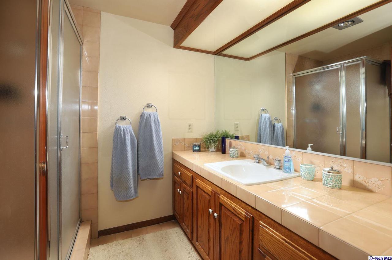 1727 Rudell Road Burbank, CA 91501 - Photo 23 of 58 Gallery Image 23