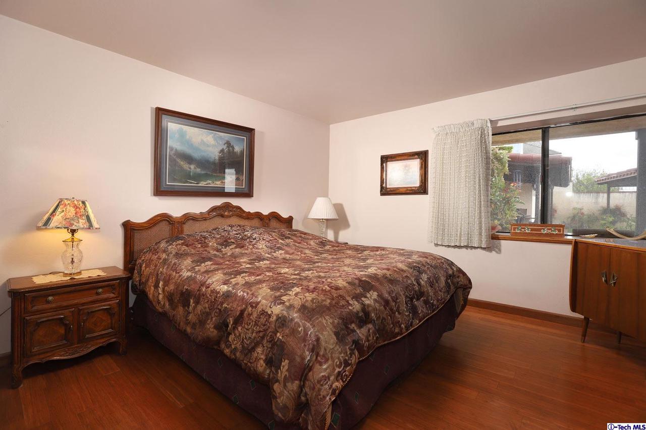 1727 Rudell Road Burbank, CA 91501 - Photo 24 of 58 Gallery Image 24