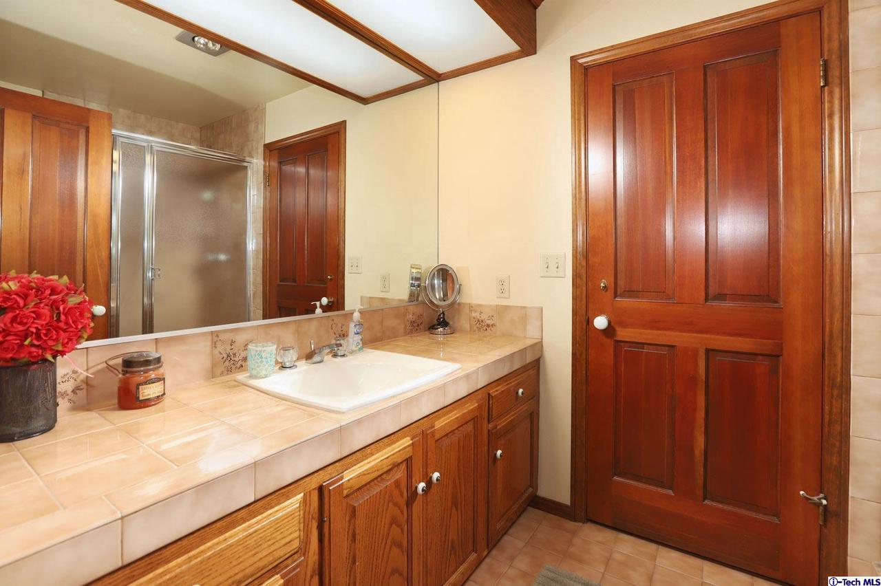 1727 Rudell Road Burbank, CA 91501 - Photo 25 of 58 Gallery Image 25