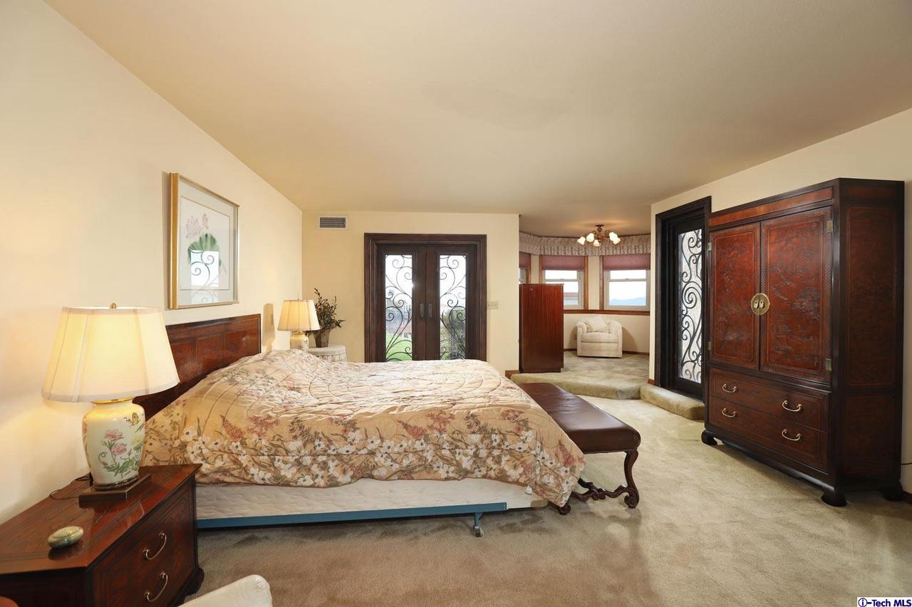 1727 Rudell Road Burbank, CA 91501 - Photo 26 of 58 Gallery Image 26
