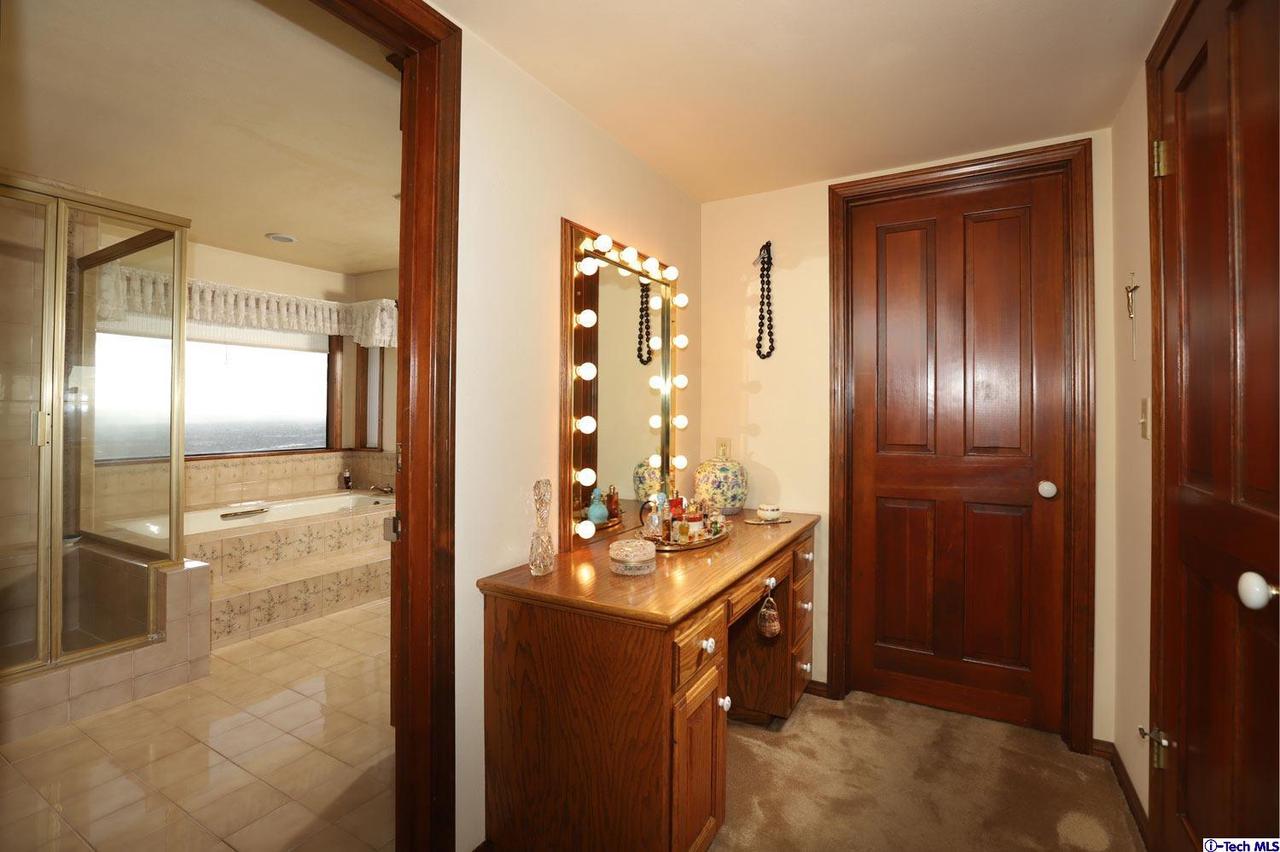 1727 Rudell Road Burbank, CA 91501 - Photo 30 of 58 Gallery Image 30