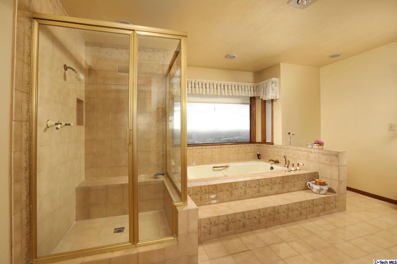 1727 Rudell Road Burbank, CA 91501 - Photo 31 of 58 Gallery Image 31