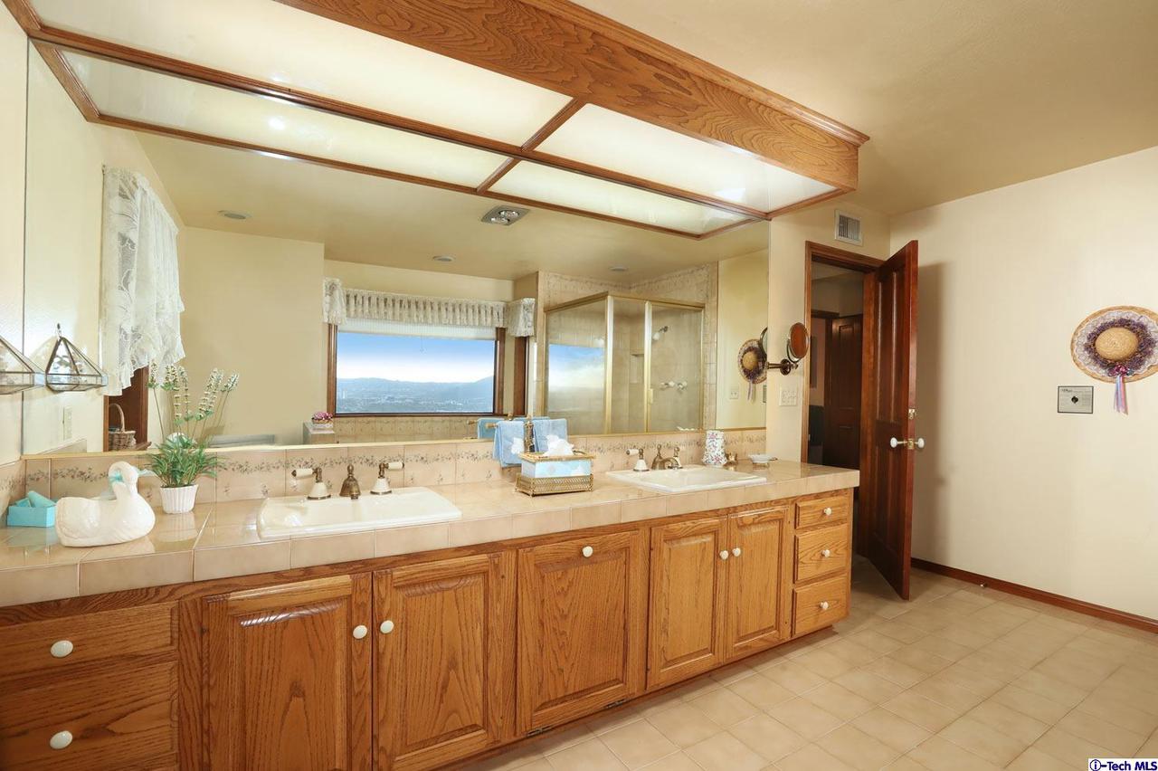 1727 Rudell Road Burbank, CA 91501 - Photo 32 of 58 Gallery Image 32