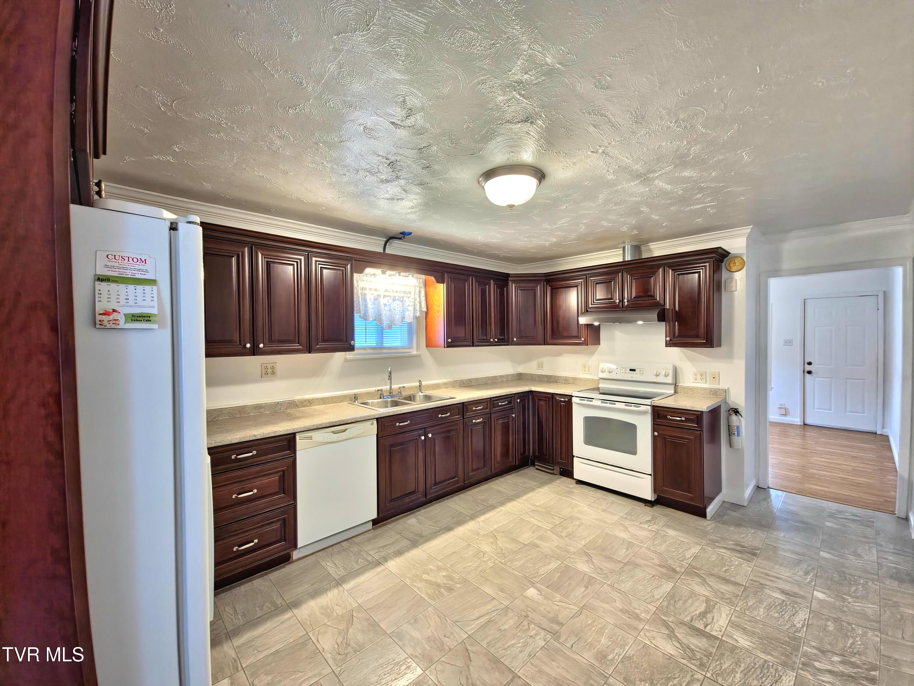 1009 Riverside Avenue Kingsport, TN 37660 - Photo 7 of 29 23015