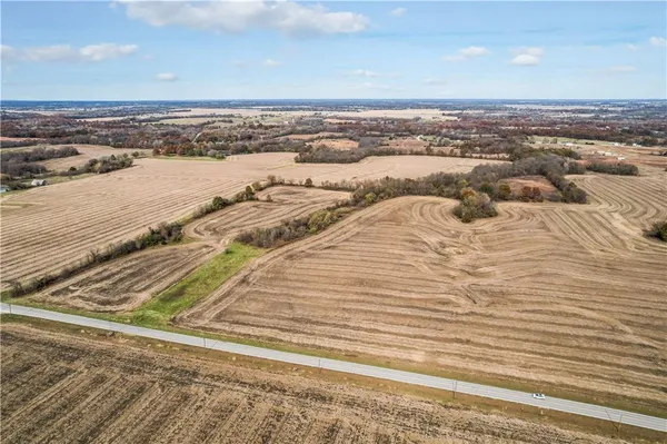 $240,600 | 3 East State Route 2 Highway, Garden City, MO 64747