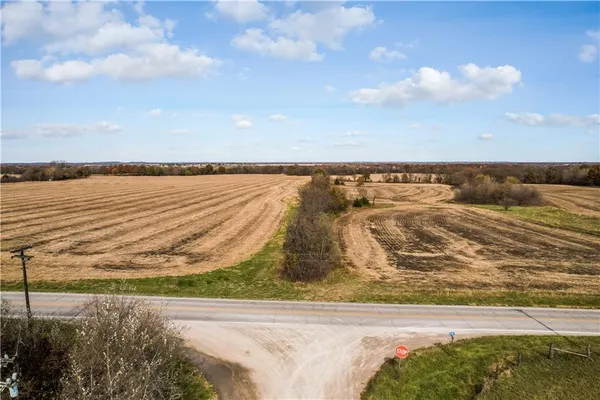 $240,600 | 3 East State Route 2 Highway, Garden City, MO 64747