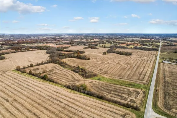 $240,600 | 3 East State Route 2 Highway, Garden City, MO 64747