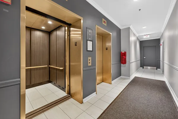 $325,000 | 910 West Madison Street, Unit 605, Chicago, IL 60607