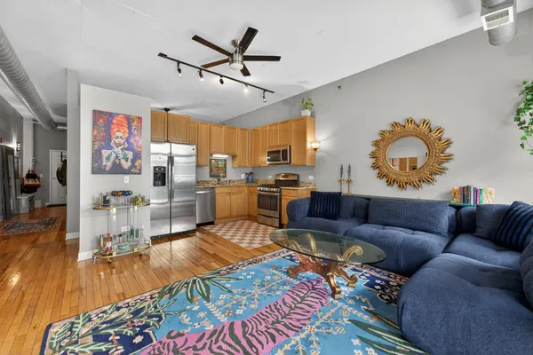 $325,000 | 910 West Madison Street, Unit 605, Chicago, IL 60607