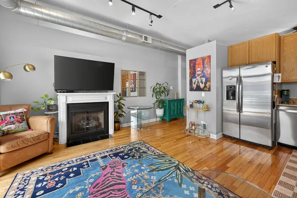 $325,000 | 910 West Madison Street, Unit 605, Chicago, IL 60607