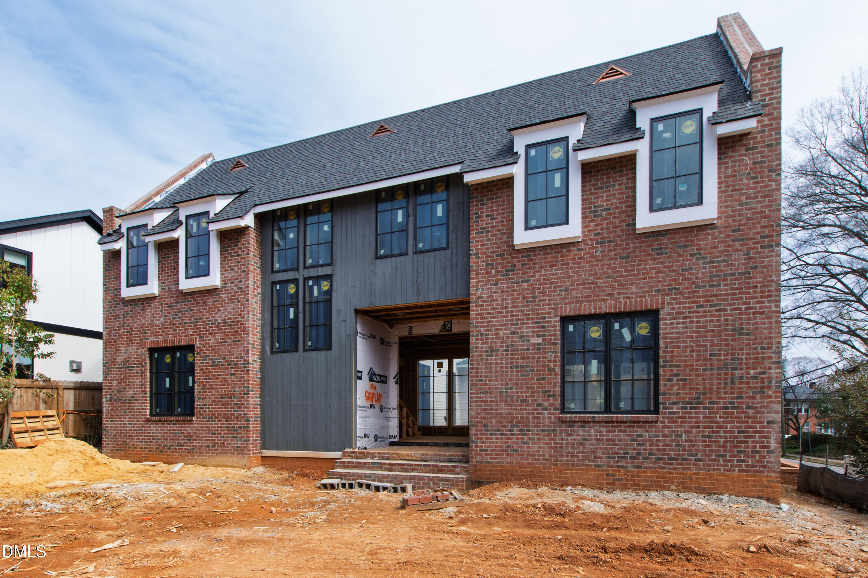 1500 Scales St, Entry