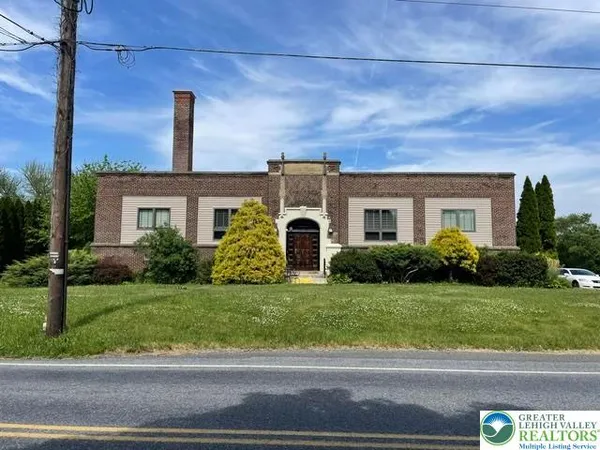 $1,800,000 | 5093 Vera Cruz Road North, Emmaus, PA 18049