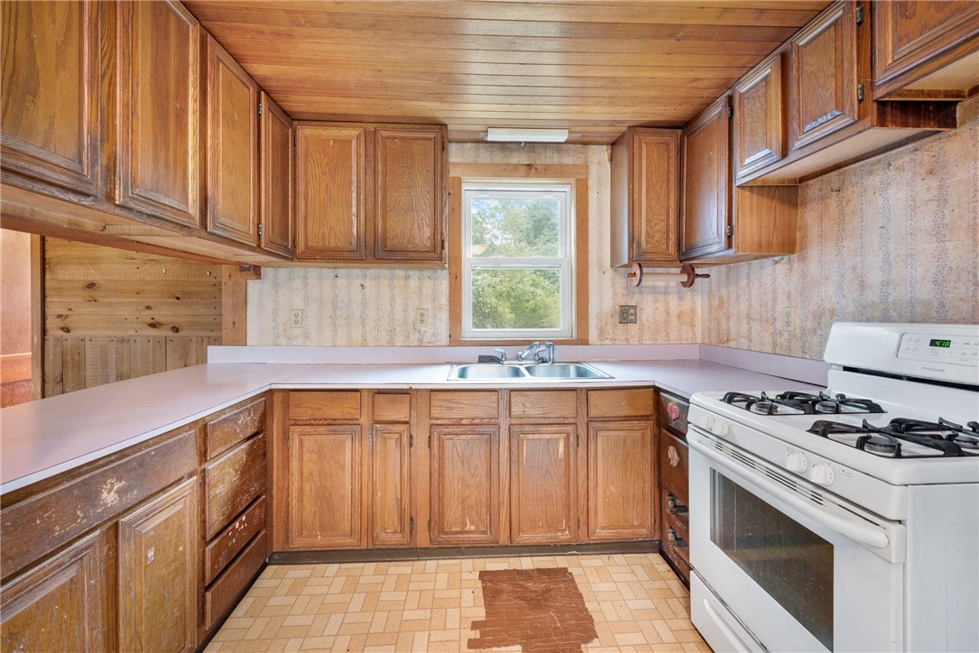 210 John Dyer Road Little Compton, RI 02837 - Photo 7 of 18