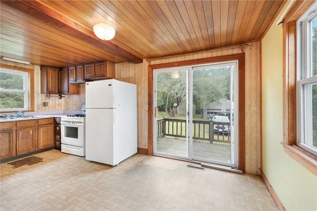 210 John Dyer Road Little Compton, RI 02837 - Photo 8 of 18