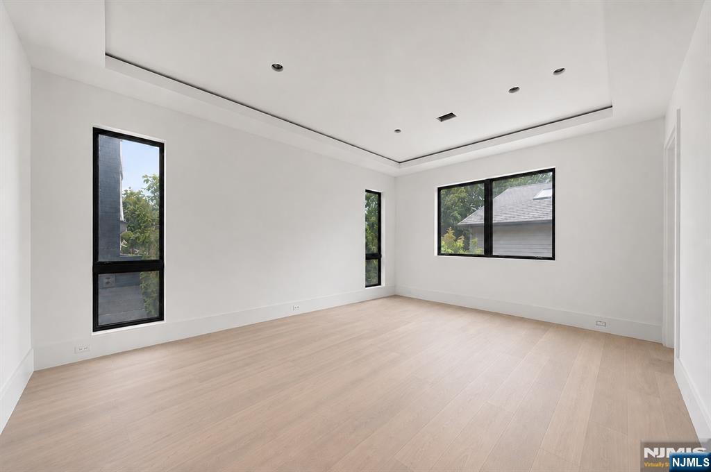 392 Undercliff Avenue, Unit 1 Edgewater, NJ 07020 - Photo 6 of 12