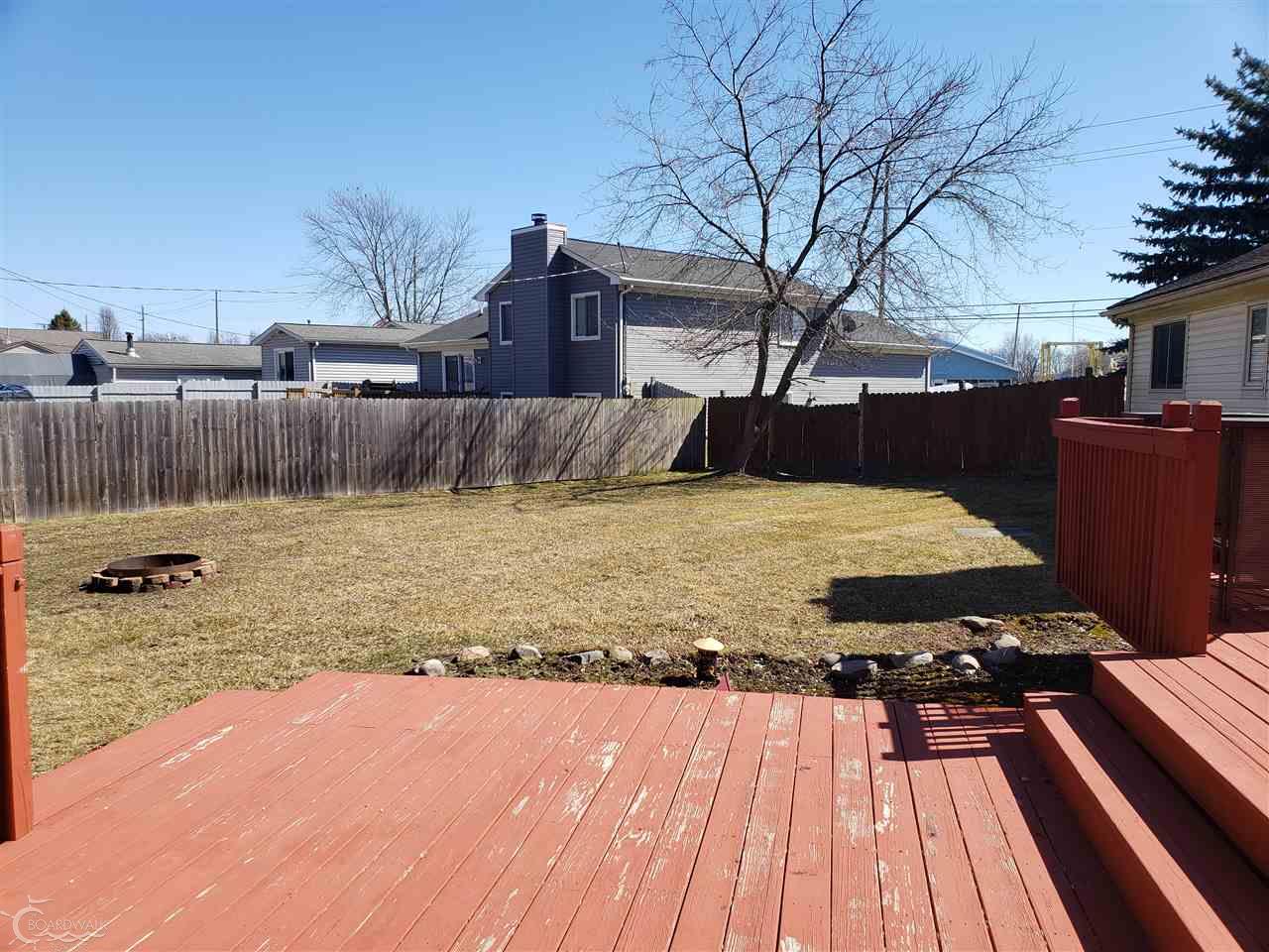 49003 Sugarbush Road New Baltimore, MI 48047 - Photo 6 of 29 31374294-5.JPG