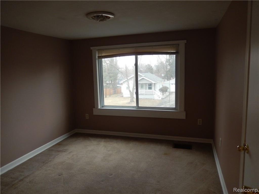 3375 Frembes Road Waterford, MI 48329 - Photo 12 of 18 DSCN0432.JPG