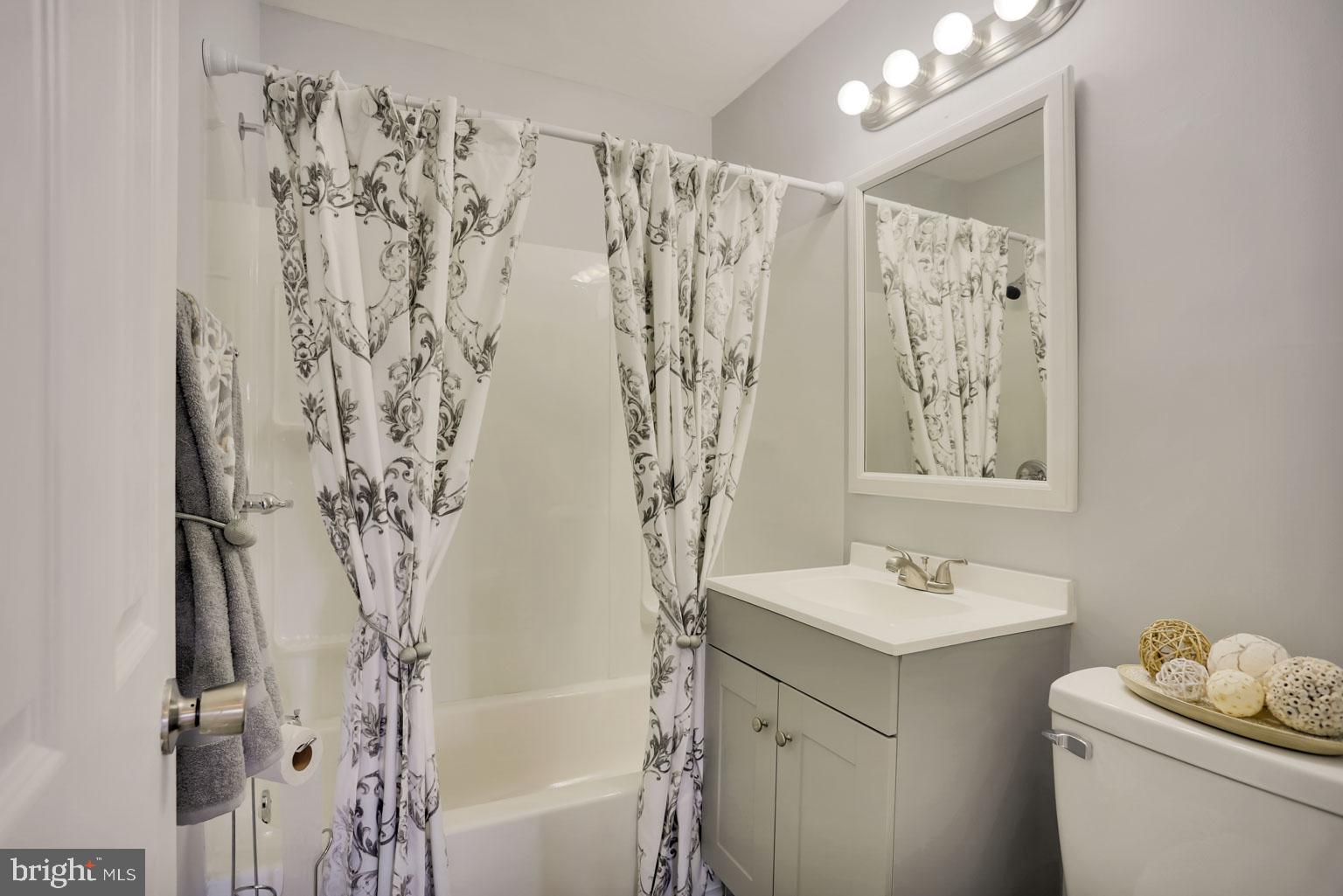 7405 Greeley Road Hyattsville, MD 20785 - Photo 15 of 28 Upper Level Full Bath