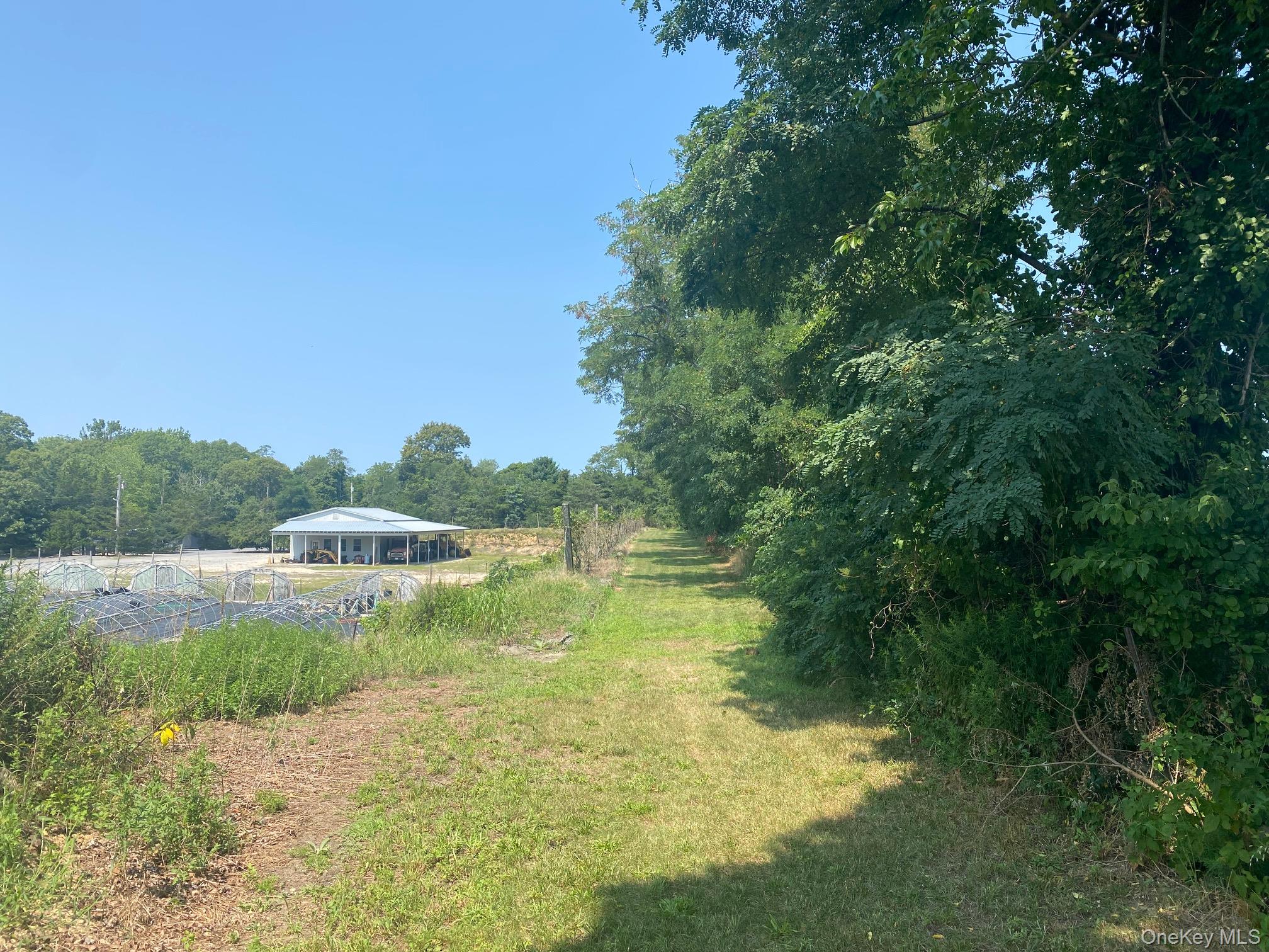 2450 Main Road Laurel, NY 11948 - Photo 26 of 33 Property Access Path