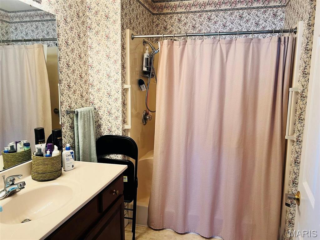 721 Ridge Street, Unit 1 2 & 3 Shelbina, MO 63468 - Photo 3 of 33