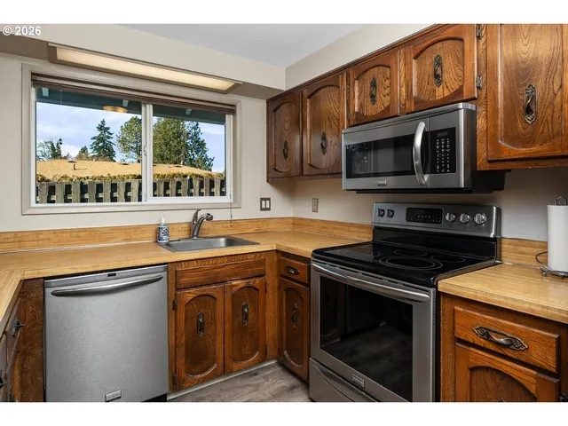 $470,000 | 18320 Chris Court, Gladstone, OR 97027