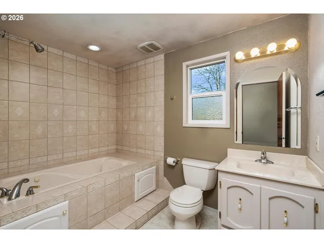 $470,000 | 18320 Chris Court, Gladstone, OR 97027