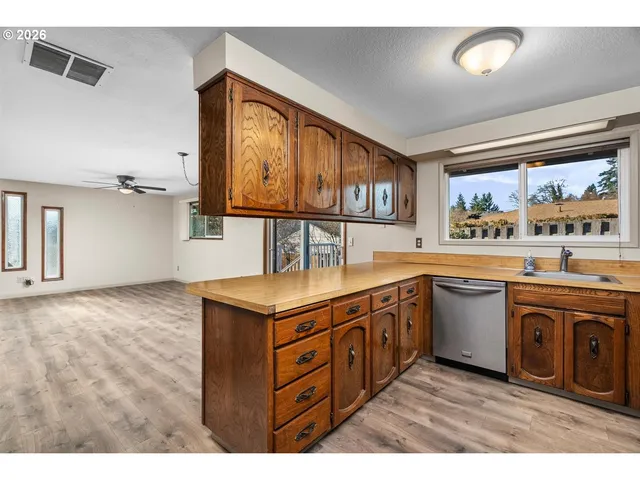 $470,000 | 18320 Chris Court, Gladstone, OR 97027