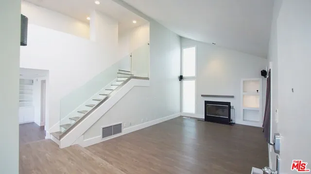 $10,995 | 2724 Angelo Drive, Los Angeles, CA 90077