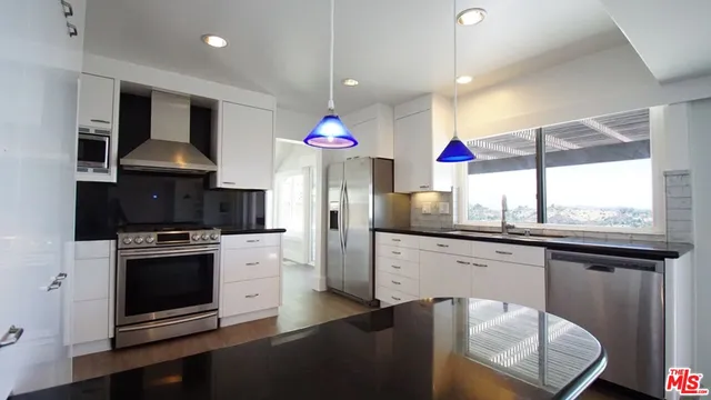 $10,995 | 2724 Angelo Drive, Los Angeles, CA 90077