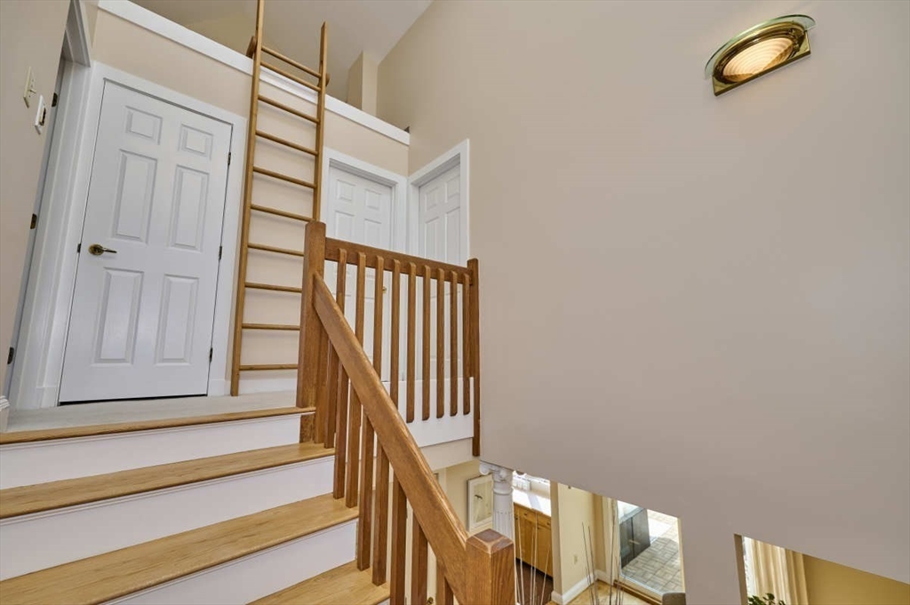 626 Washington Street, Unit 4 Brookline, MA 02446 - Photo 14 of 37 a view of entryway