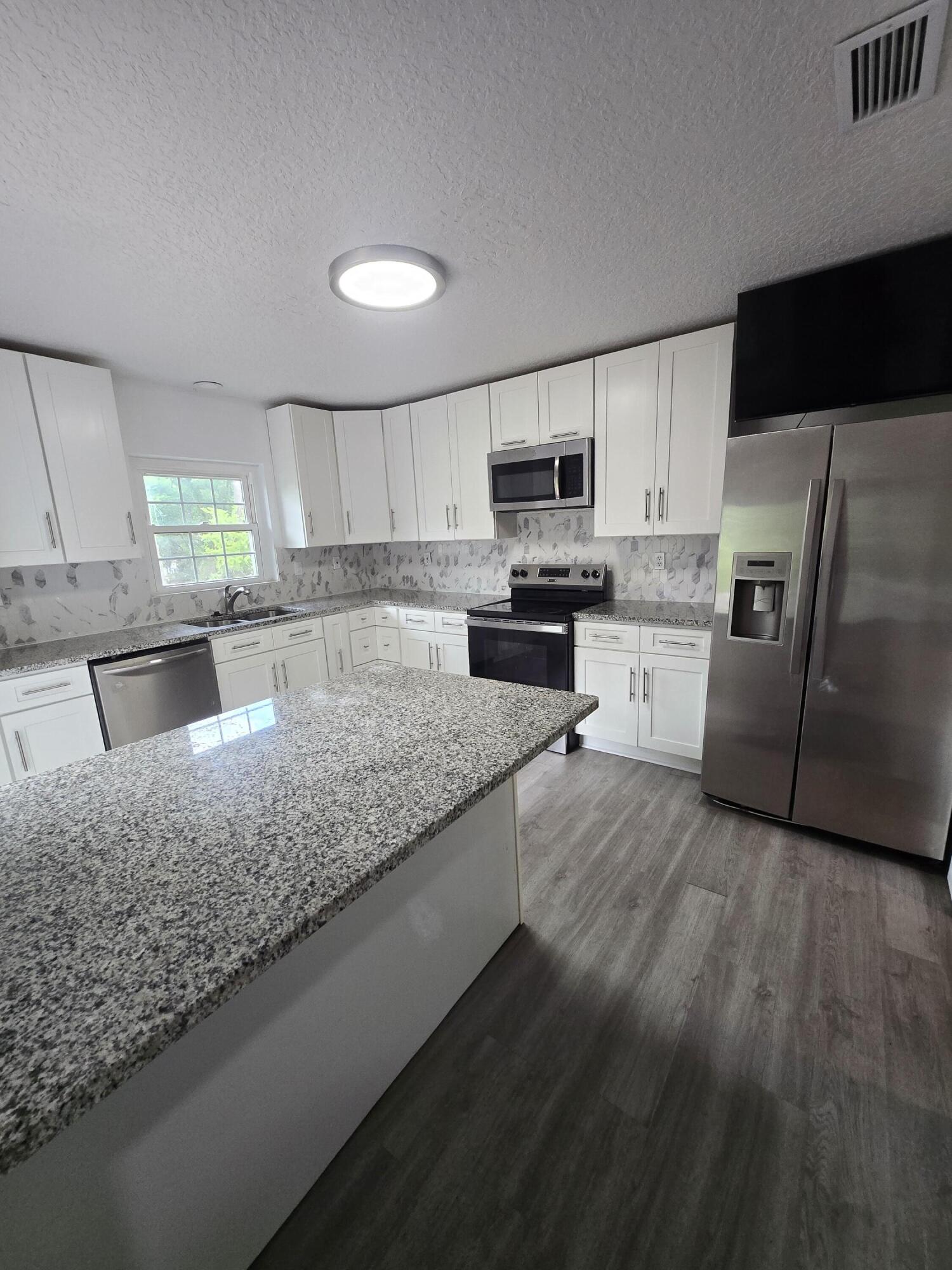 8305 Hogan Road Jacksonville, FL 32216 - Photo 7 of 31 Kitchen 2