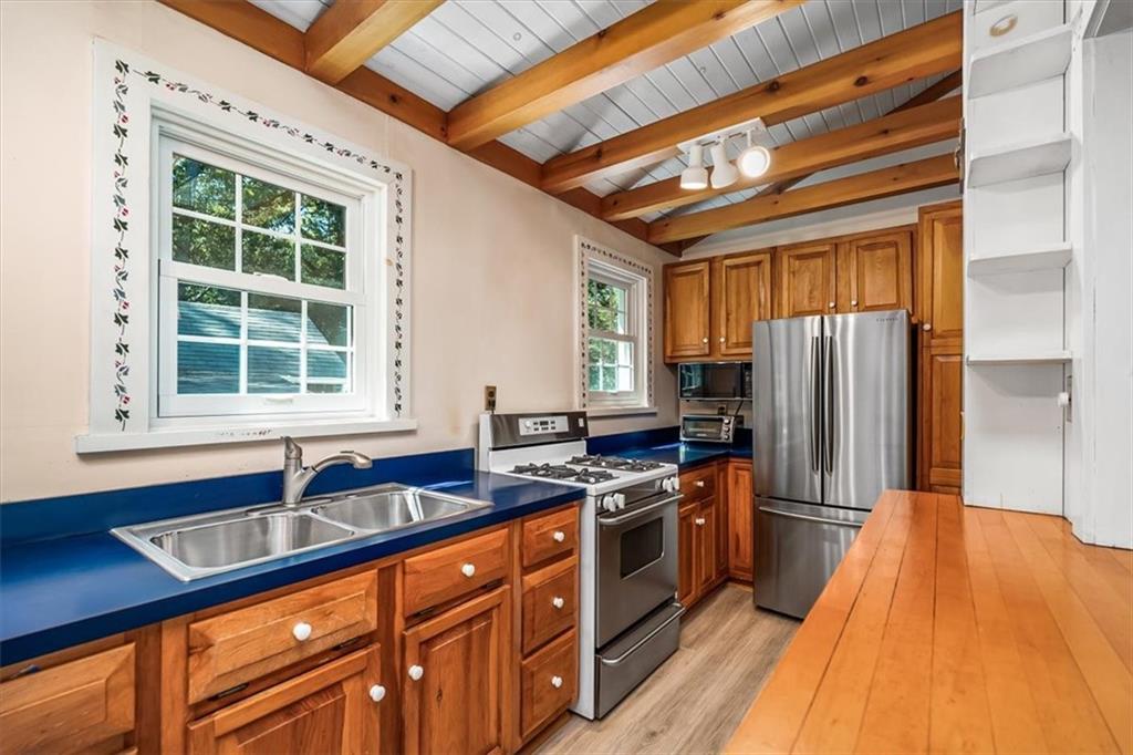 4104 Ben Miller Road Gibsonia, PA 15044 - Photo 15 of 38 a kitchen with stainless steel appliances granite countertop a sink a stove and a refrigerator