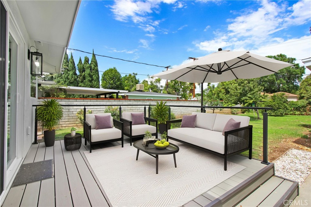 4061 Maplewood Place Riverside, CA 92506 - Photo 20 of 29 Deck