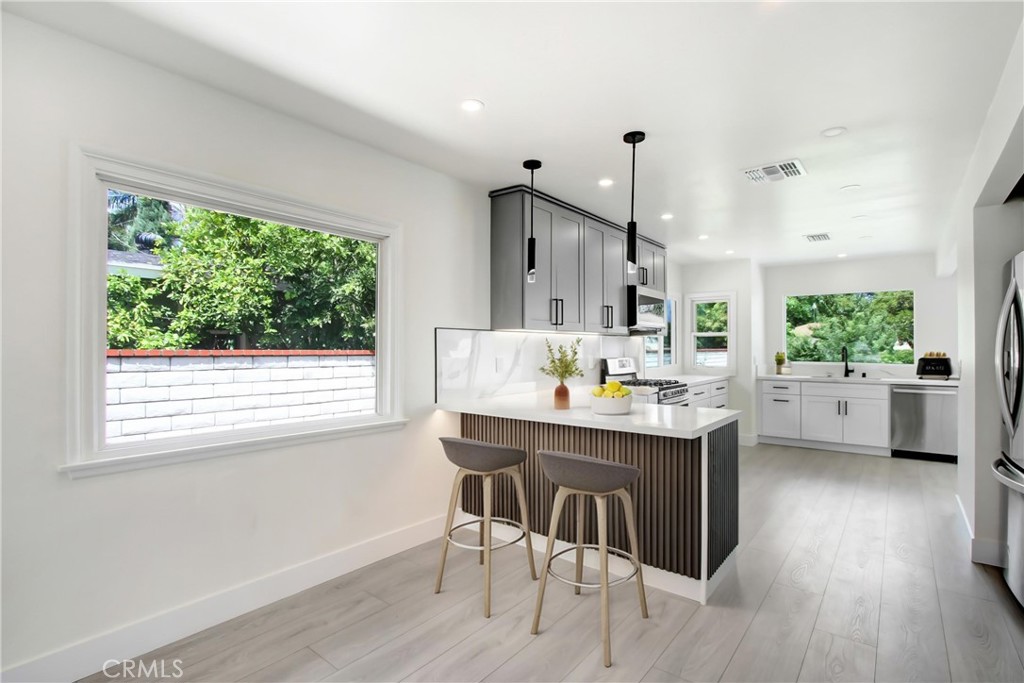 4061 Maplewood Place Riverside, CA 92506 - Photo 7 of 29 Quartz Counter