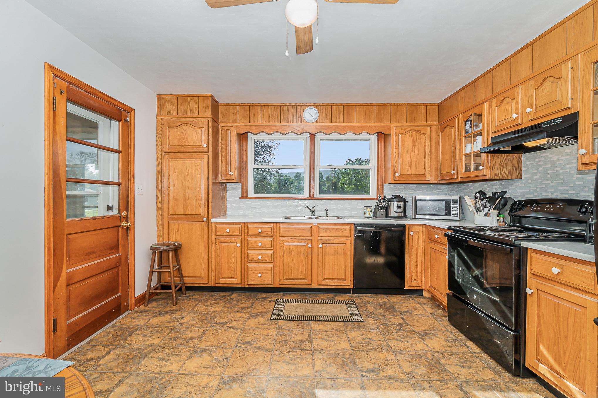 421 Pine Road Mount Holly Springs, PA 17065 - Photo 8 of 34 Gallery Image 8