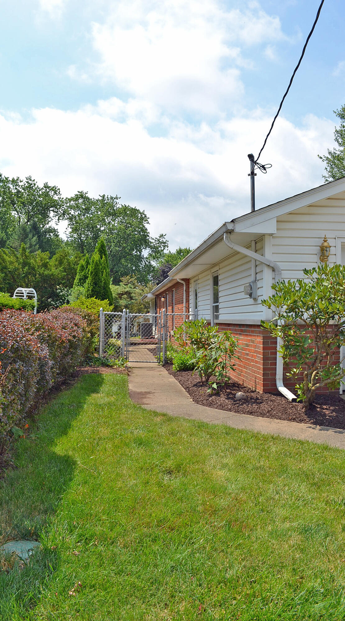 826 Yellowstone Road Valparaiso, IN 46385 - Photo 3 of 22 1110x2000
