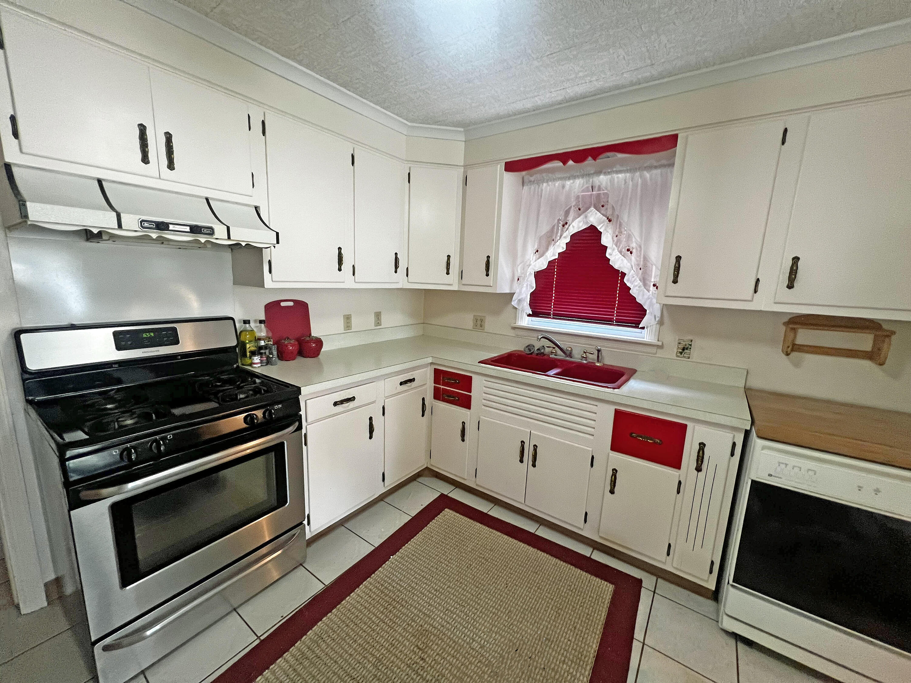 826 Yellowstone Road Valparaiso, IN 46385 - Photo 8 of 22 3000x2250