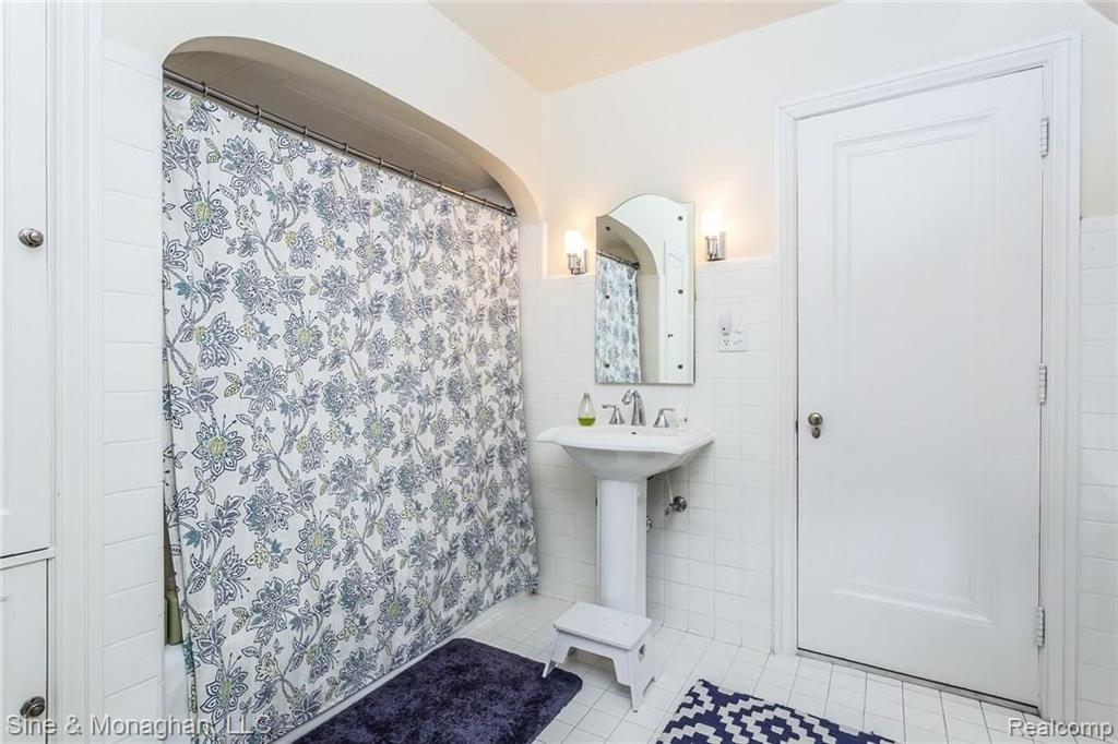53 Cloverly Road Grosse Pointe Farms, MI 48236 - Photo 40 of 61